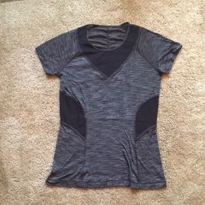 Lululemon Black/Gay Mesh T-Shirt - Sz 4 or 6